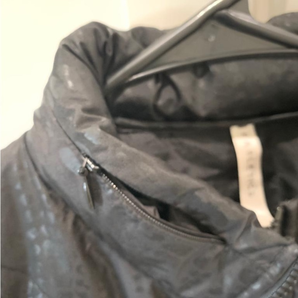 Fabletics women’s jacket - Picture 2 of 10